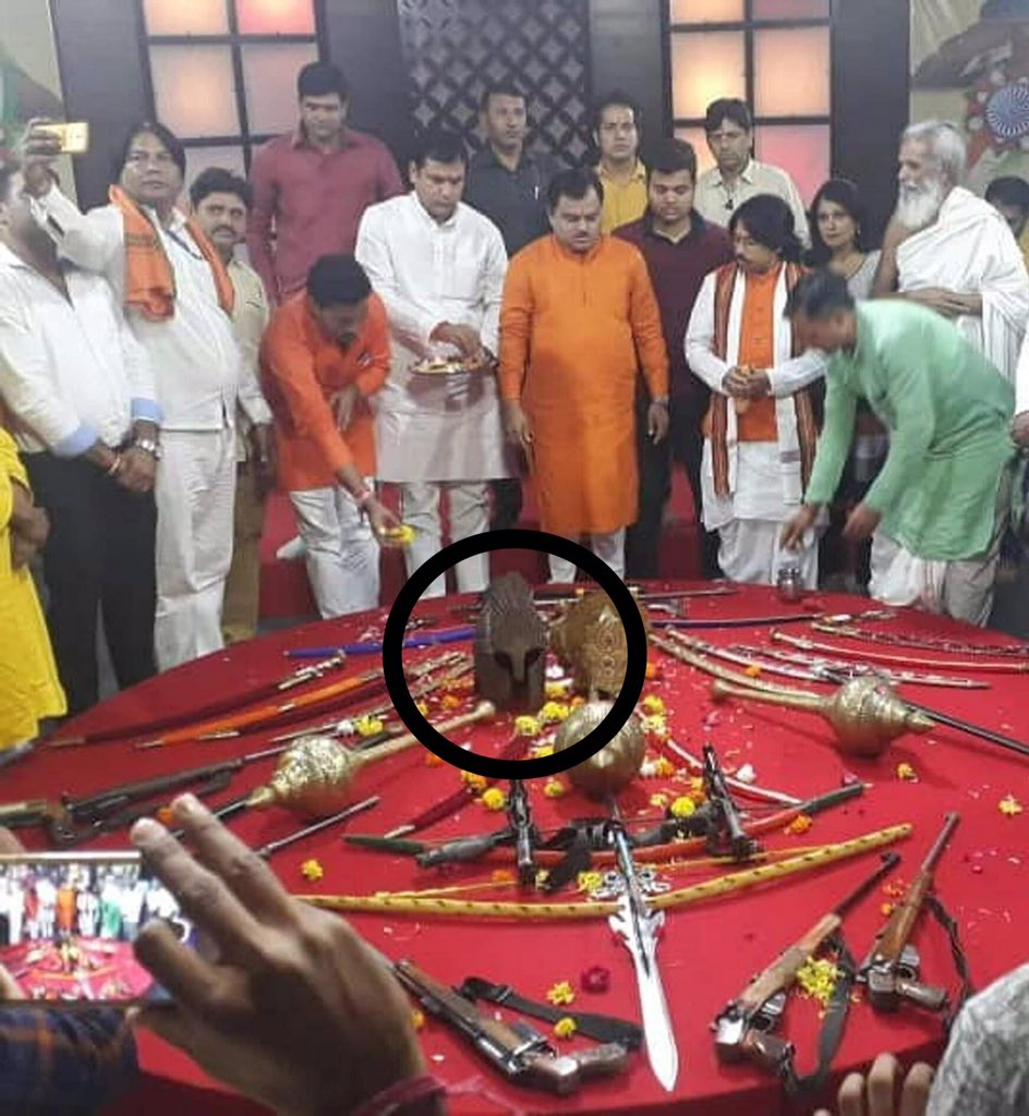 Religious extremists in India worshipping Spartan Helmet🤣😂😆