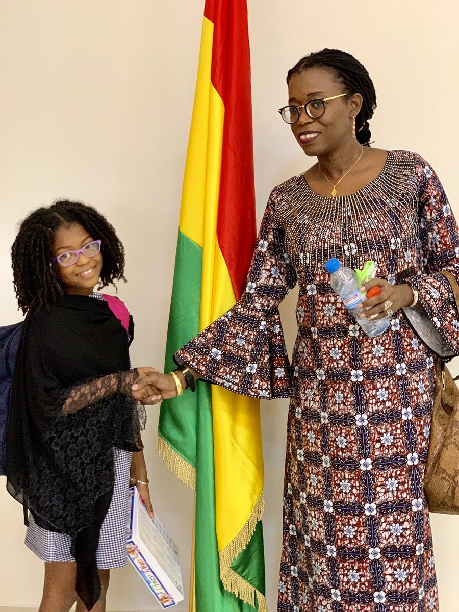 dienekeita's tweet photo. « All you need is love » The Beatles all we need is love ❤️ 💛💚. Happy holidays #motherdaughter Enjoy a blessed Friday and great weekend #sisterlove #childrentime blessings to all https://t.co/90bW0TUBIk
