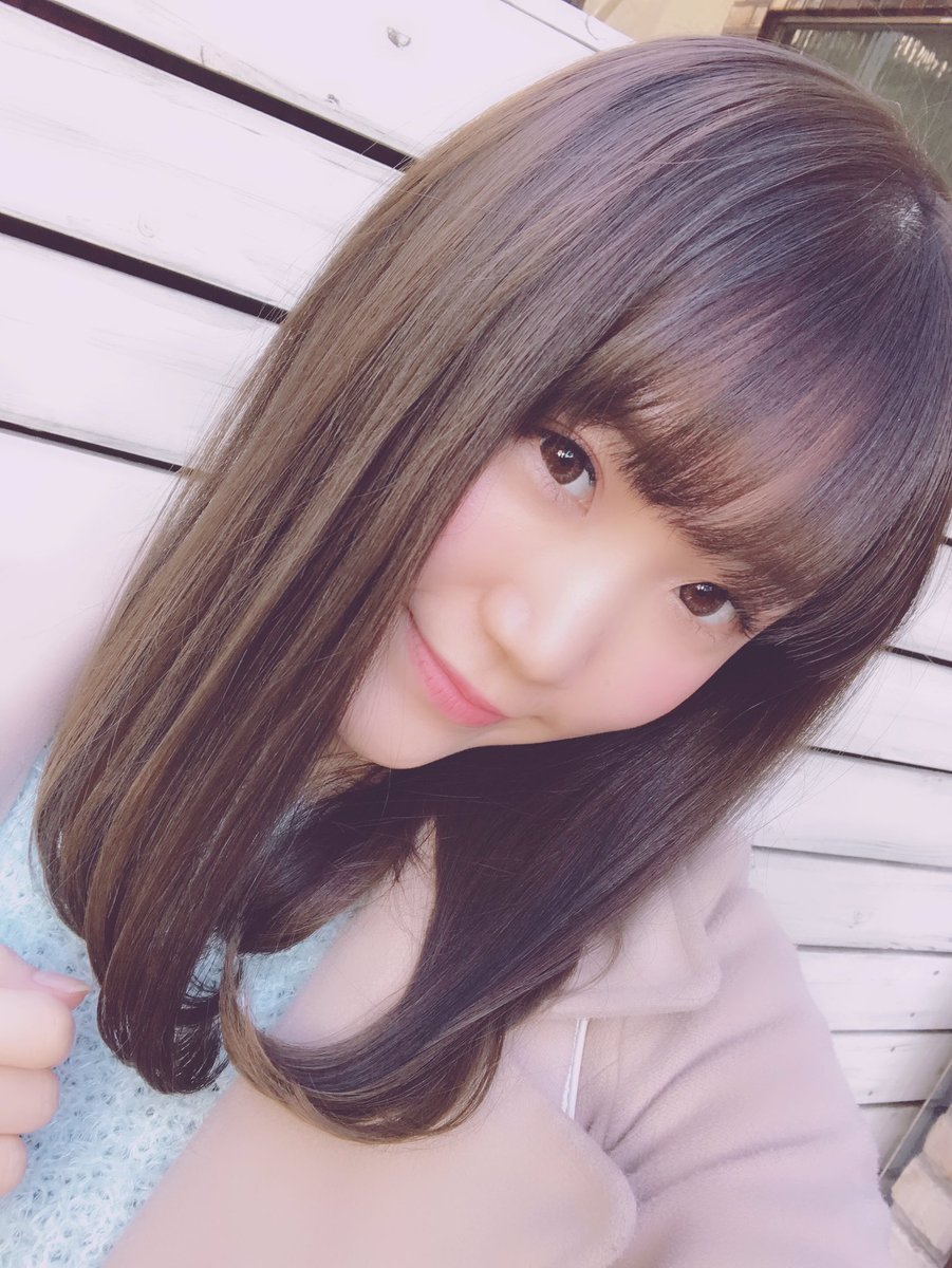 yuuka_miya0521's tweet photo. 髪を染めました💇🏼‍♀️💜
年末だしね！笑

写真じゃちょっとわかんないけど暗くなりました笑
ブリーチしないで透明感って出ますかね、、って言ったらやってくれたの😂
ありがとうございます😂💗

実際見た方が違うのわかる！
から明日ライブ待ってるね😜💗笑

#lovll https://t.co/CCqPAj8J78