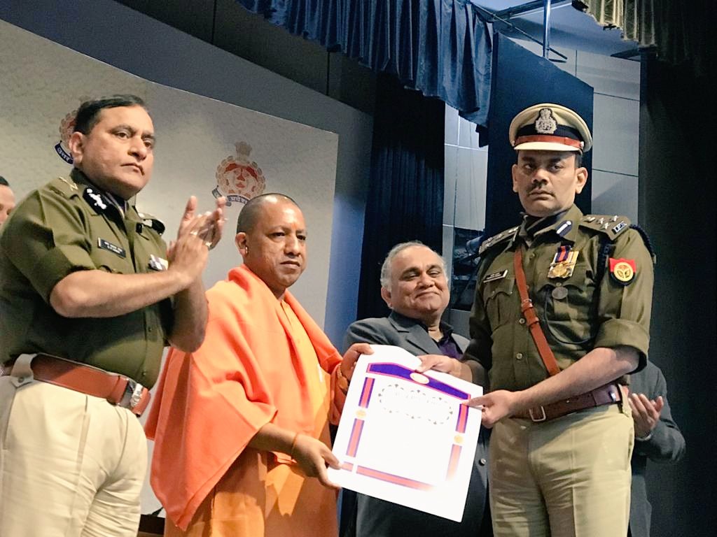 UP POLICE tweet media