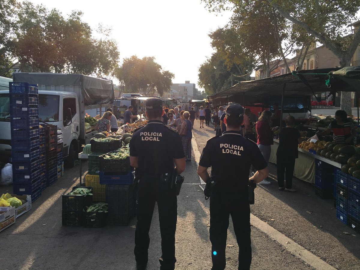 🗣Mercat Municipal Dilluns 31
A causa de la festivitat del dimarts 1 de gener el mercat municipal es trasllada al dilluns que ve dia 31.
🚫Important🚫
✔️Prohibit estacionar dins del recinte des de les 6 hores. 
✔️Senyalitzat 👇👇👇👇