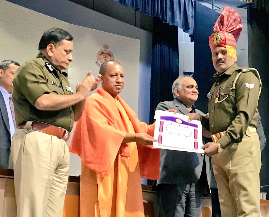 UP POLICE tweet media