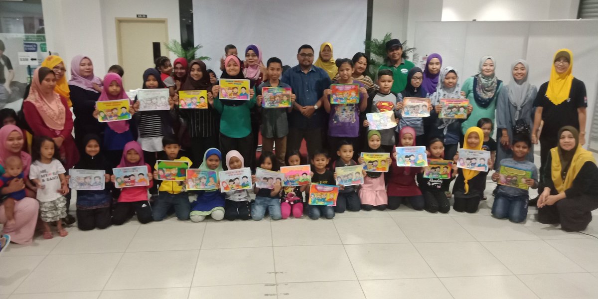 JunctionKluang's tweet photo. Sekitar pertandingan mewarna yang berlansung pada pagi tadi. Tahniah kepada pemenang.

#pasarlambak
#kluangjunction
#pertaandinganmewarna https://t.co/W3bP1tE35a