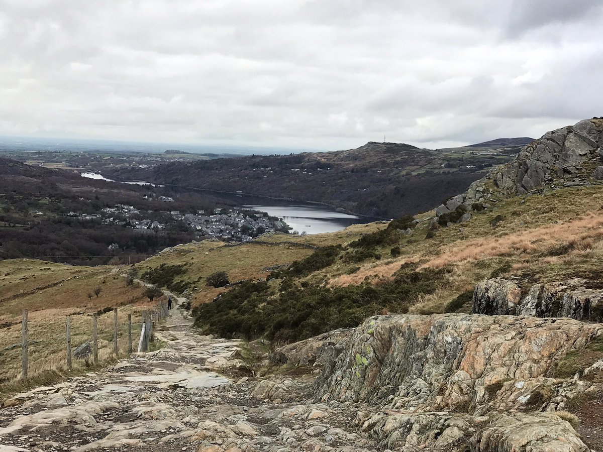 sammiealex72's tweet photo. So a few days in my own without the kids....hmmm what should I do...I know I’ll go to Snowdonia, I’ve never been...books hotel, drives 7hrs....I know I’ll climb a bit of Snowdon perhaps....2hrs 45 mins later...#summit #snowdon #clearlymad #adventure https://t.co/tb3SqBR9p7