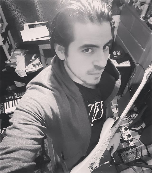 TheFullSuns's tweet photo. Things can get messy up in here 😅
.
.
#recording #process #guitar #bass #day #2 #messy #room #shameless #fenderstratocaster #progress #tone #waves #solo #thefullsuns #excited #share #work #winterishere #coffee #allday #everyday https://t.co/onFQdYlWii