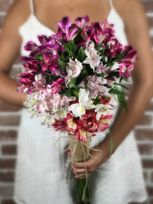 chatsworth_FD's tweet photo. Go with our Chatsworth Flower Delivery company to post this vase to your family today.

To make your order, visit: https://t.co/wKHs9FEtqC

#florist #floral #bouquet #flowerdeliverychatsworth #flowers #flowerstalking #flowerlove #flowergram #floraldesign #floralstyling https://t.co/VeVZs2zXVp