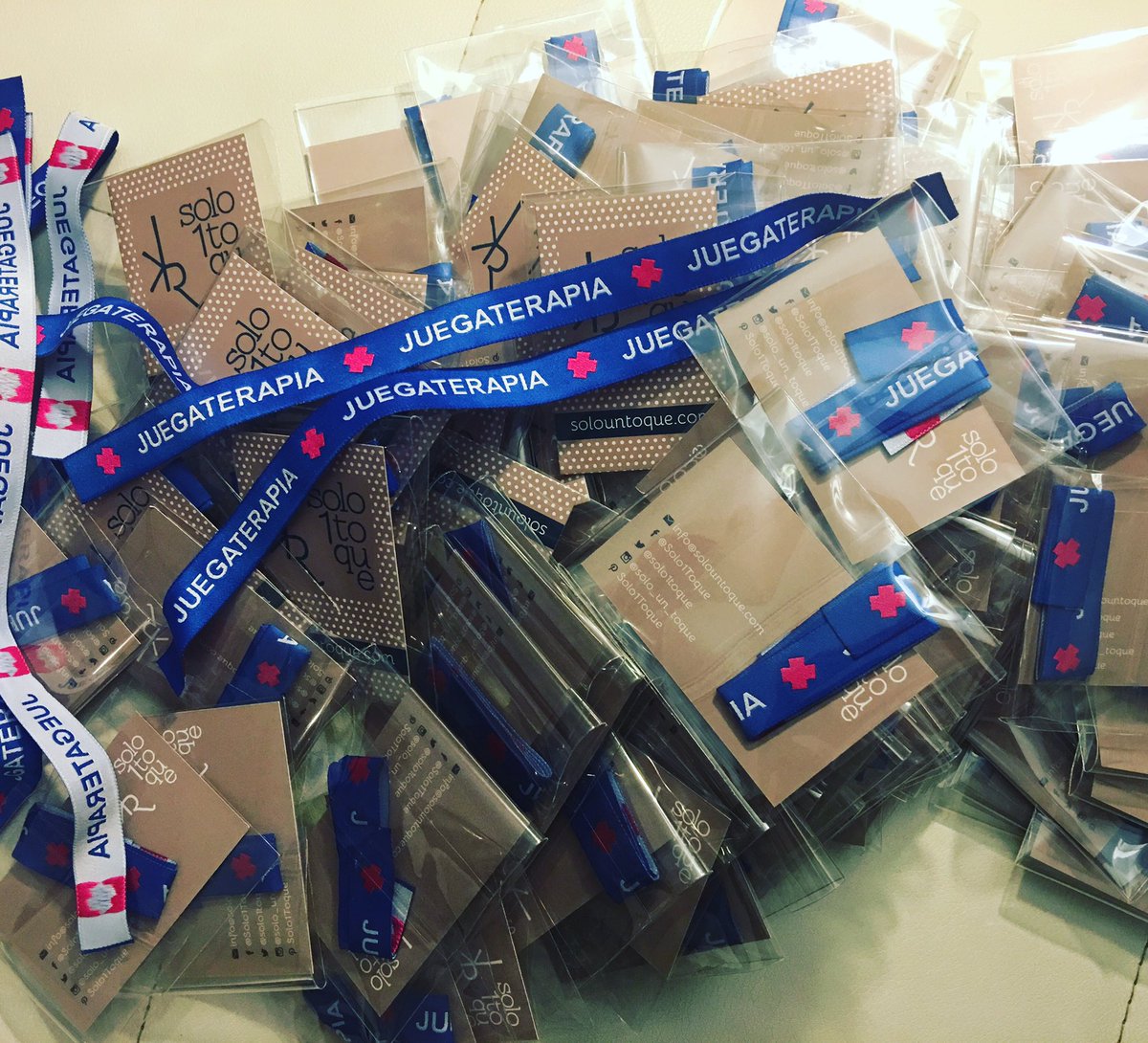 solo1toque's tweet photo. Volvemos a tener en stock cientos y cientos de pulseras solidarias de @juegaterapia #solountoque #juegaterapia #pulserassolidarias https://t.co/bXdK1uzJGP