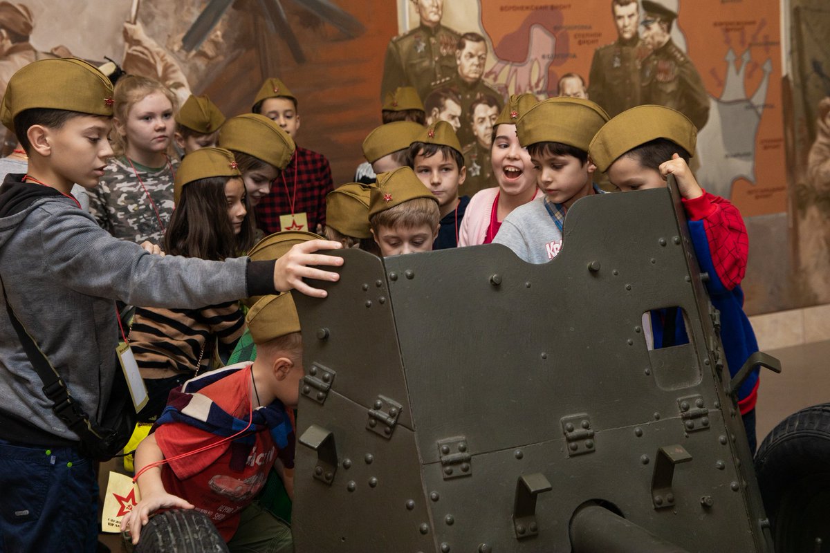 muzeypobedy's tweet image. 7 января при поддержке Фонда «Вместе» в Музее Победы пройдут благотворительные сеансы квеста «Ёлка Победы».
Побывать на одном из лучших новогодних представлений в Москве смогут более 250 детей из малоимущих семей!

victorymuseum.ru/excursions/que…