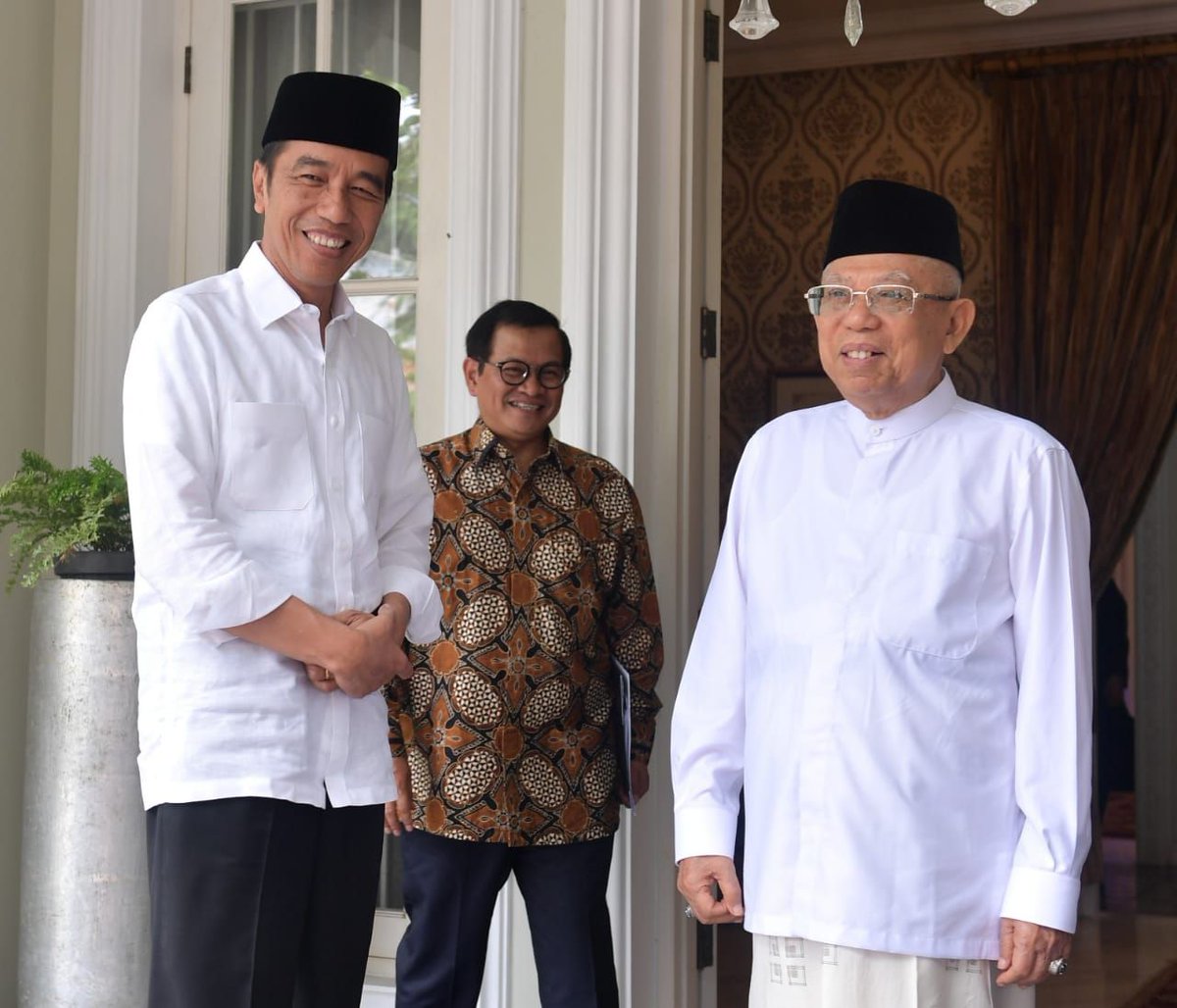 LisaBellan's tweet photo. Pilih pemimpin yang bikin damai dan adem, kedua orang ini menjadi contoh kalau pemimpin itu gak mesti marah-marah atau gebukin meja. #PemimpinAdemDamai 
https://t.co/qeLeuB2cL6