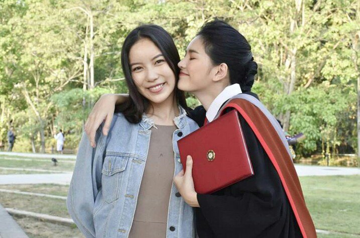 appcheezeTS7's tweet photo. ( Ig: @mookwrnfamily น่ารัก 💕 #powerpuffMAN congratulations จ้าาา @applelapisara 🎉🎉 #MookWorranit #Mookwrnfamily #ap_graduated #applelapisara #แอปเปิ้ลจบมศว ) https://t.co/MFhQ38a8Fw
