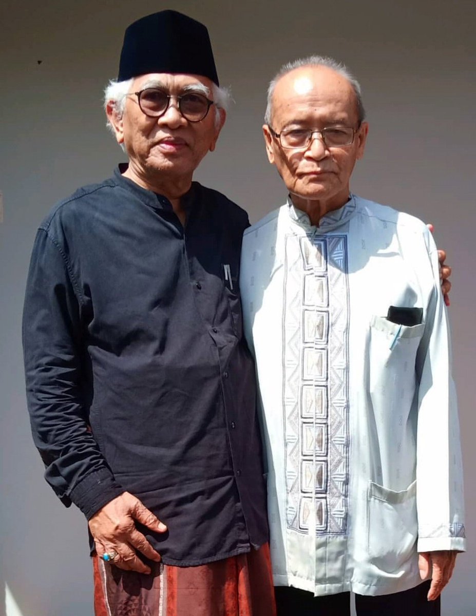 zuhairimisrawi's tweet photo. Dua sosok ulama teladan dan negarawan. Negeri ini beruntung mempunyai dua sosok ulama besar ini. Keduanya mengajarkan kesederhanaan, kejujuran, dan persaudaraan. Semoga Gus Mus dan Buya Syafii selalu sehat. https://t.co/qcSoBJYhjv