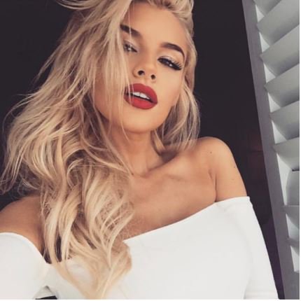 app_rouge's tweet photo. Bring in the New Year with these luscious locks.
Get your required hairstyle booked in now with Rouge Beauty App. Professionals are ready to come to you in time for your NYE celebrations

#NewYearsEve #makeupartist #makeup #hairstyle #rougebeauty #Reds #healthy #Hollywood #Do ... https://t.co/TWl3ZHCGpm