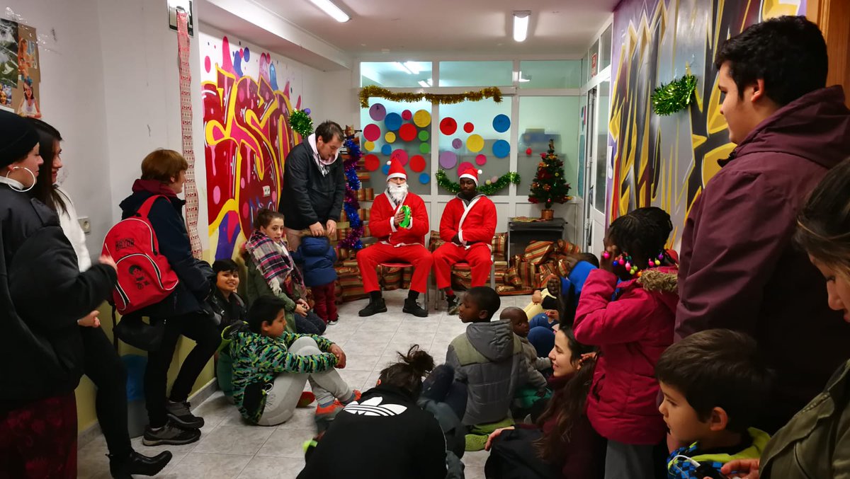 EnzigzagInfo's tweet photo. Gracias a @MCMUTUAL, @Fund_Laboral, @EconomistasOrg, por crear ayer un espacio de ilusión y alegría con los más pequeños. Fueron 80 regalos llenos de ilusión y chocolate junto con la Escuela de Tendencias Urbanas y @EnzigzagInfo. Feliz Navidad y Feliz 2019 https://t.co/NriRr9J74N