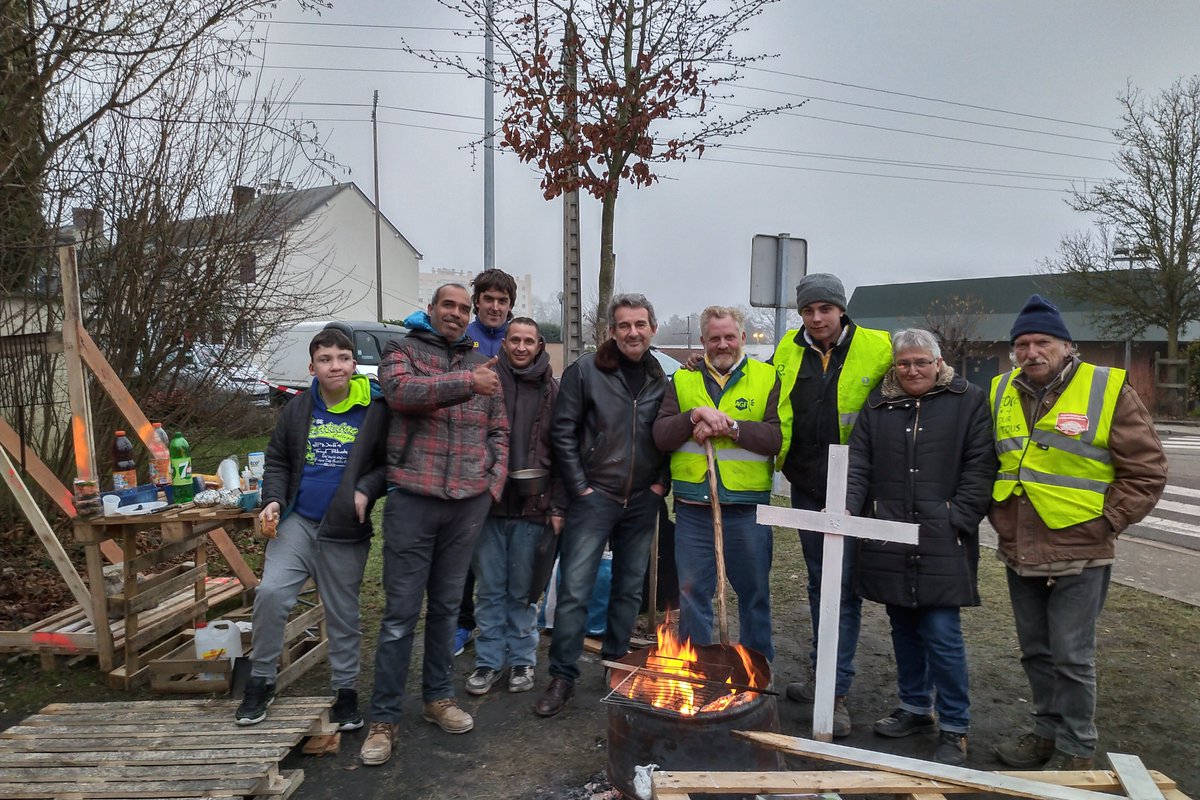 JCFromantin's tweet image. Mon échange avec les #GiletsJaunes de Nogent-le-Rotrou : "Trois pistes pour en sortir .. et l'urgence de donner au progrès une définition universelle qui fédère plutôt qu'elle n'oppose, .. la France le mérite" [à lire] sur fromantin.com
