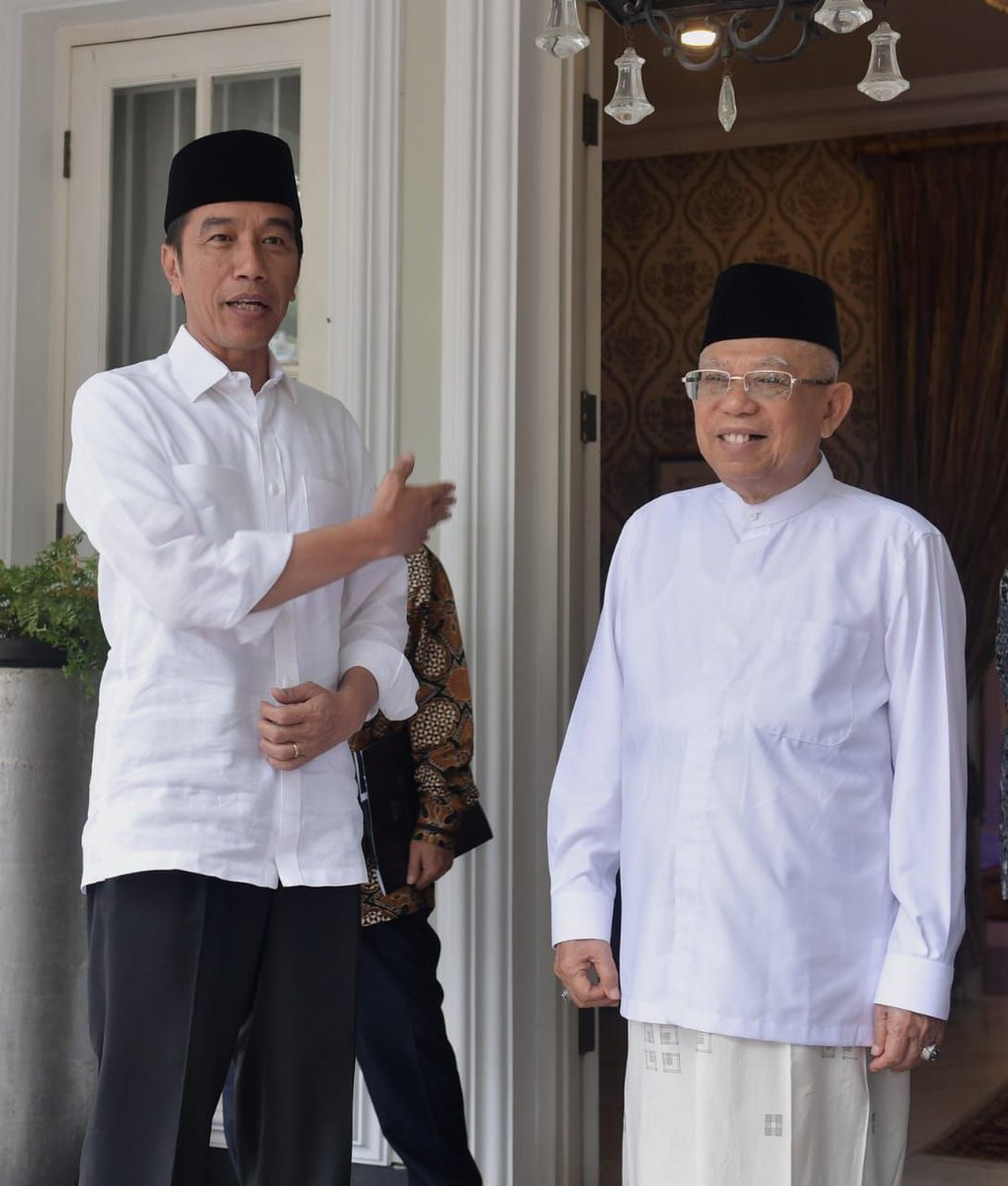 surinala_mas's tweet photo. Mirsani beliau-beliaunya  ini,,,ati melu adem ayem tentrem,,,Insya Allah 2019 dados#PemimpinAdemDamai https://t.co/APZ7m3pNRb
