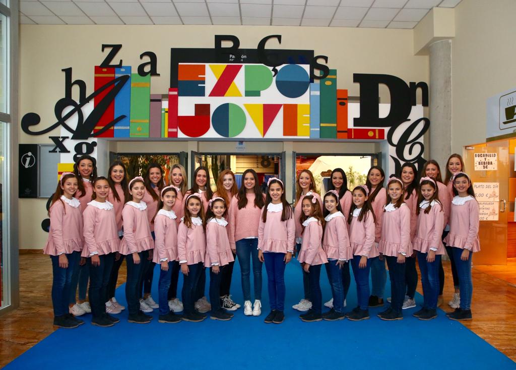 JCF_Valencia's tweet photo. 📸Hui Marina Civera i Sara Larrazábal , #FFMMV19, amb les seues Corts d’Honor disfruten de “#Llegim” l’edició d’enguany d'@ExpoJoveVLC! 👏🏽👏🏽 https://t.co/VPlvIvl2vD