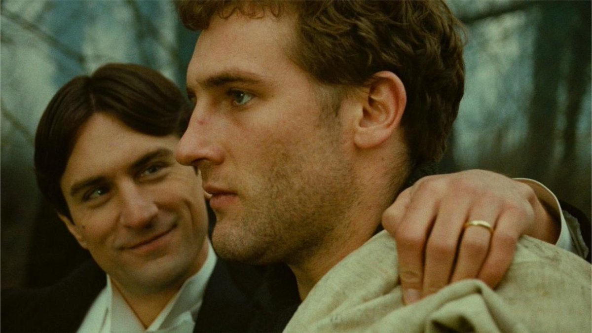 flashbackseance's tweet image. Dernière idée de cadeau avant la fin d'année ? La superbe édition de #1900 chez @wildsidecats. On parle de l’œuvre grandiose et très politique de #bernardobertolucci en compagnie d'Alex Masson. #Novocento shows.pippa.io/5ba10c3363be3d…