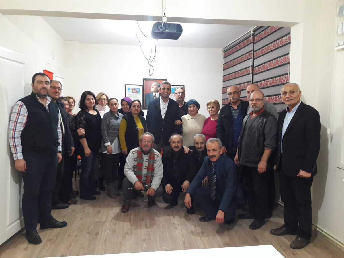 atakumgon's tweet photo. Kentlere kimlik kazandırmak gerektiğini bunun da yolunun sanattan geçtiğini söyleyen CHP Atakum Belediye Başkan Aday Adayı Bayram Çelik, şubat ayı içerisinde konser verecek olan Atakum Gönüllüleri Derneği Türk Halk Müziği Korosu’nu ziyaret etti. https://t.co/984SBx0cWv