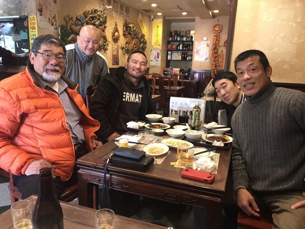 Auf Twitter 練習後の食事でタイガー戸口さんとご一緒させて頂きました プロレスラーって色気がある とても優しい方でした 葉巻を頂きました 笑 有難うございました