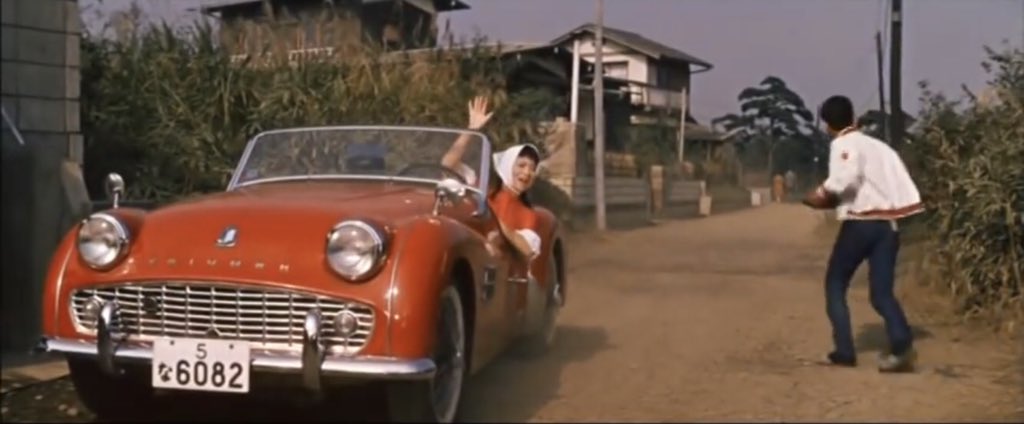 stewardtokyo's tweet photo. Same #TriumphCar in
“Gorath” (1962) and “3 Dolls and Baby Gang”(1961).
「妖星ゴラス」と「ベビーギャングとお姐ちゃん」に同じ(ナンバー一緒です)真っ赤なかっちょいいトライアンフが登場しているのに気づく年末。ゴラスは水野久美と白川由美、ベビーギャングは中島そのみが乗っています。 https://t.co/FLjppn02zr