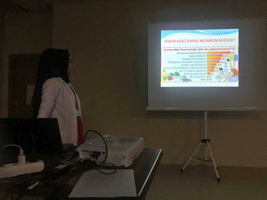 Şehzade Korkut ve Muratpaşa Yurdumuzda Hemşirelik Bölümü okuyan öğrencilerimiz arkadaşlarına kanser hakkında bilgiler verdiler. 👏👏

#BenimYurdumKYK  #KYKDeğerKatar