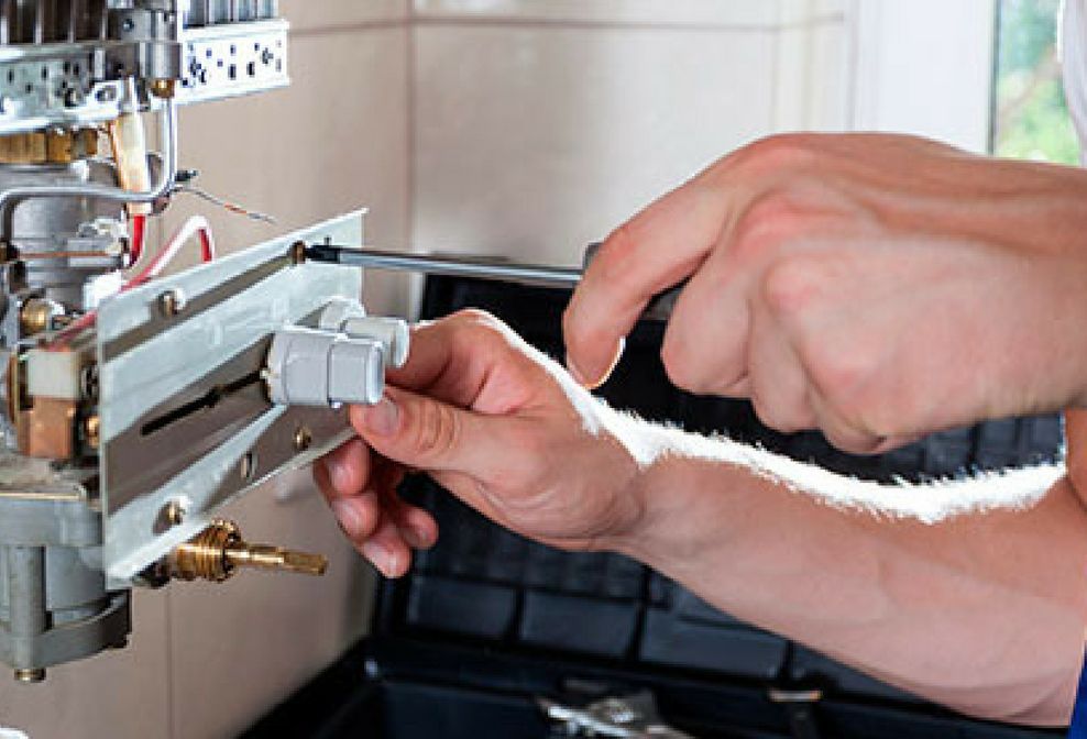 thawoutheating's tweet photo. It may be tempting to service your #Boiler yourself, Unless you are a #GasSafe engineer, we don't recommend it. Find out how you can make sure you get a good boiler service  @ https://t.co/18OPSxklL6. Call #Sutton's #BoilerLovers for your annual service. https://t.co/2utr4z0QZ4