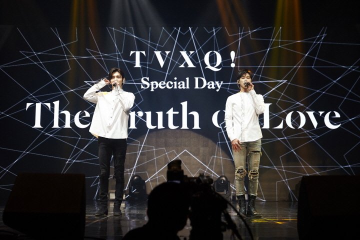 #동방신기 #TVXQ 데뷔 15주년 기념팬미팅 goo.gl/yNfeBn