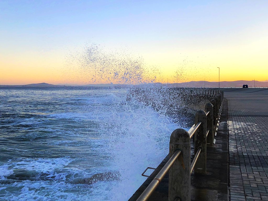 MWFiellies's tweet photo. Dhima says “Feel what you need to feel, then let it go. Do not let it consume you.” #morningrun help me to #letgoofyesterday and #embrace the #moment of today
#livinginthemoment #lovecapetown #lifecoaching #mindflip #capetown #southafrica #runningatdawn #iphonephotography https://t.co/B1NmtCeejB