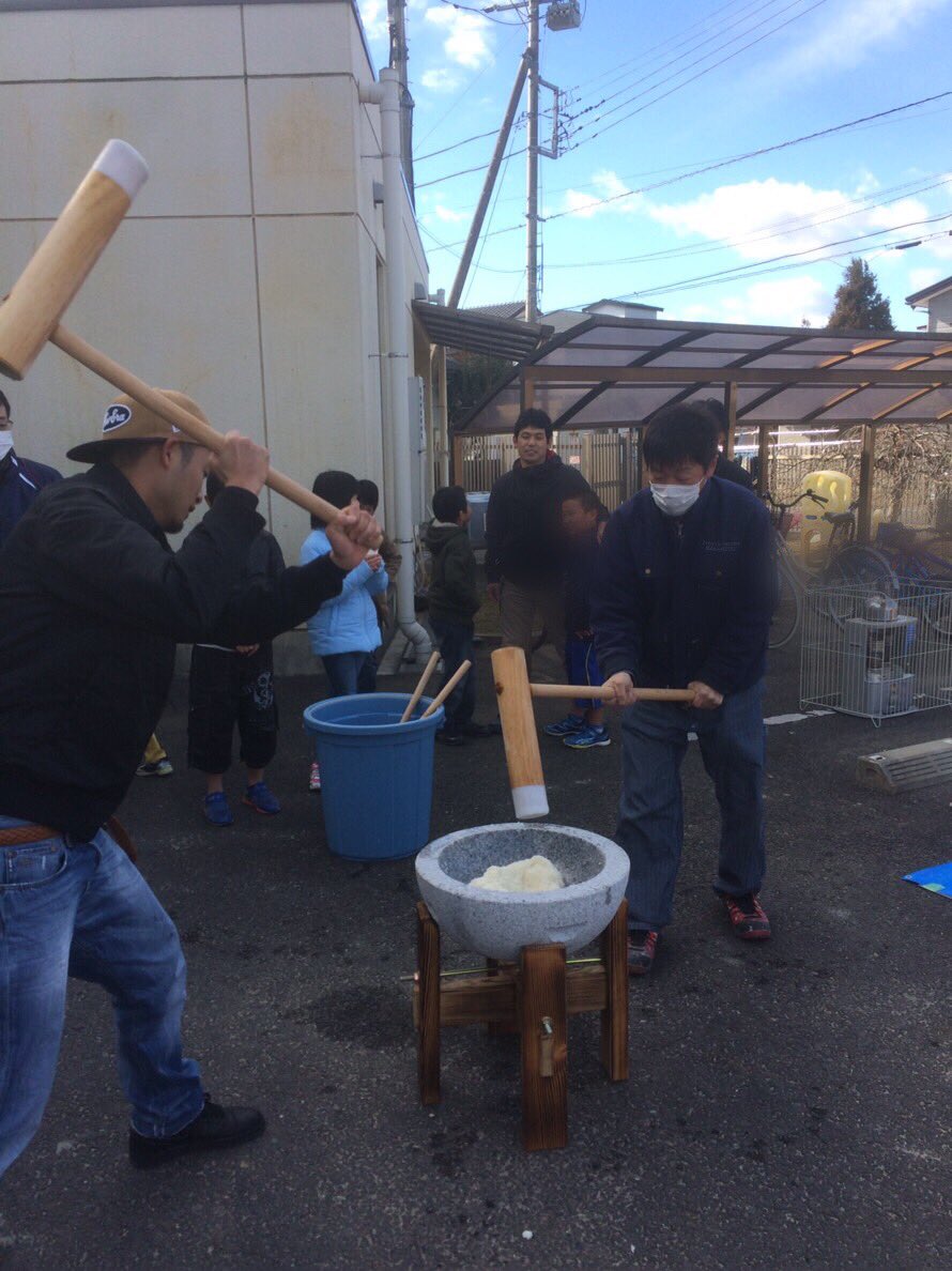 minority_toshi's tweet photo. 2018年最後のパフェリバ課外活動
年末恒例、児童養護施設の餅つき会に参加してきました‼️
#パフェリバ
#BIGWAVE2018
#smilekids
#smilejapan https://t.co/uMI5OUL8DB
