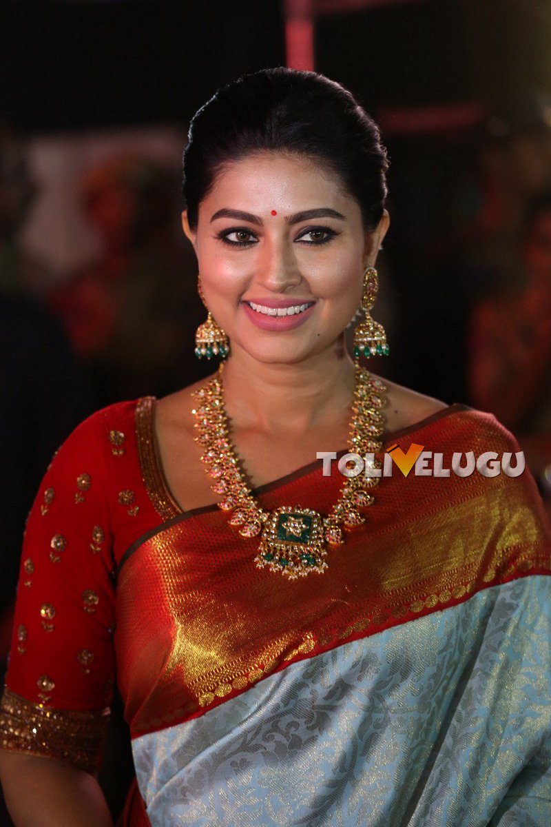 Tolivelugu's tweet photo. #Sneha @ #VinayaVidheyaRama Audio Release Event
👉 https://t.co/RQOq42LccG
#VVRTrailer #VinayaVidheyaRama #VVRPreReleaseEvent @Advani_Kiara @LahariMusic @ThisisDSP #BoyapatiSreenu @DVVMovies https://t.co/P0Bd5z6LPX