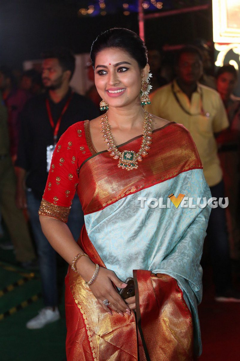 Tolivelugu's tweet photo. #Sneha @ #VinayaVidheyaRama Audio Release Event
👉 https://t.co/RQOq42LccG
#VVRTrailer #VinayaVidheyaRama #VVRPreReleaseEvent @Advani_Kiara @LahariMusic @ThisisDSP #BoyapatiSreenu @DVVMovies https://t.co/P0Bd5z6LPX