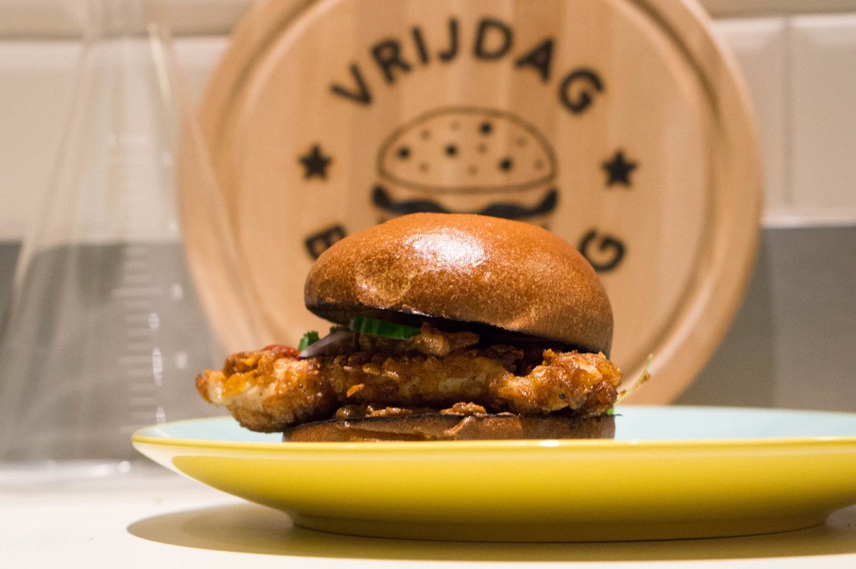 burgerdag's tweet photo. Alvast de beste wensen voor 2019 en geniet van je laatste burger van het jaar! https://t.co/VP5gY4YzjH https://t.co/bKNDvEX4zh