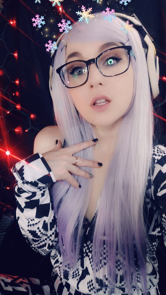 lilorigamimusic's tweet photo. 💎 [ ASMR ] LIV€$TREAM Starting T$UN™ https://t.co/3SNPm7mGbd            
❄️ The LAT€$HOW™ (:) H€XMA$™ HANGOVER /// I have a onesie. Where the IN$OMNIA CREW?!
🔸#FFBE &amp; #MTGAsmr.
🔸#queenulhu🔸#QVLT🔸#insomniaTV🔸#whoawakex🔸#twitchkittens https://t.co/w0WsjtkUSG