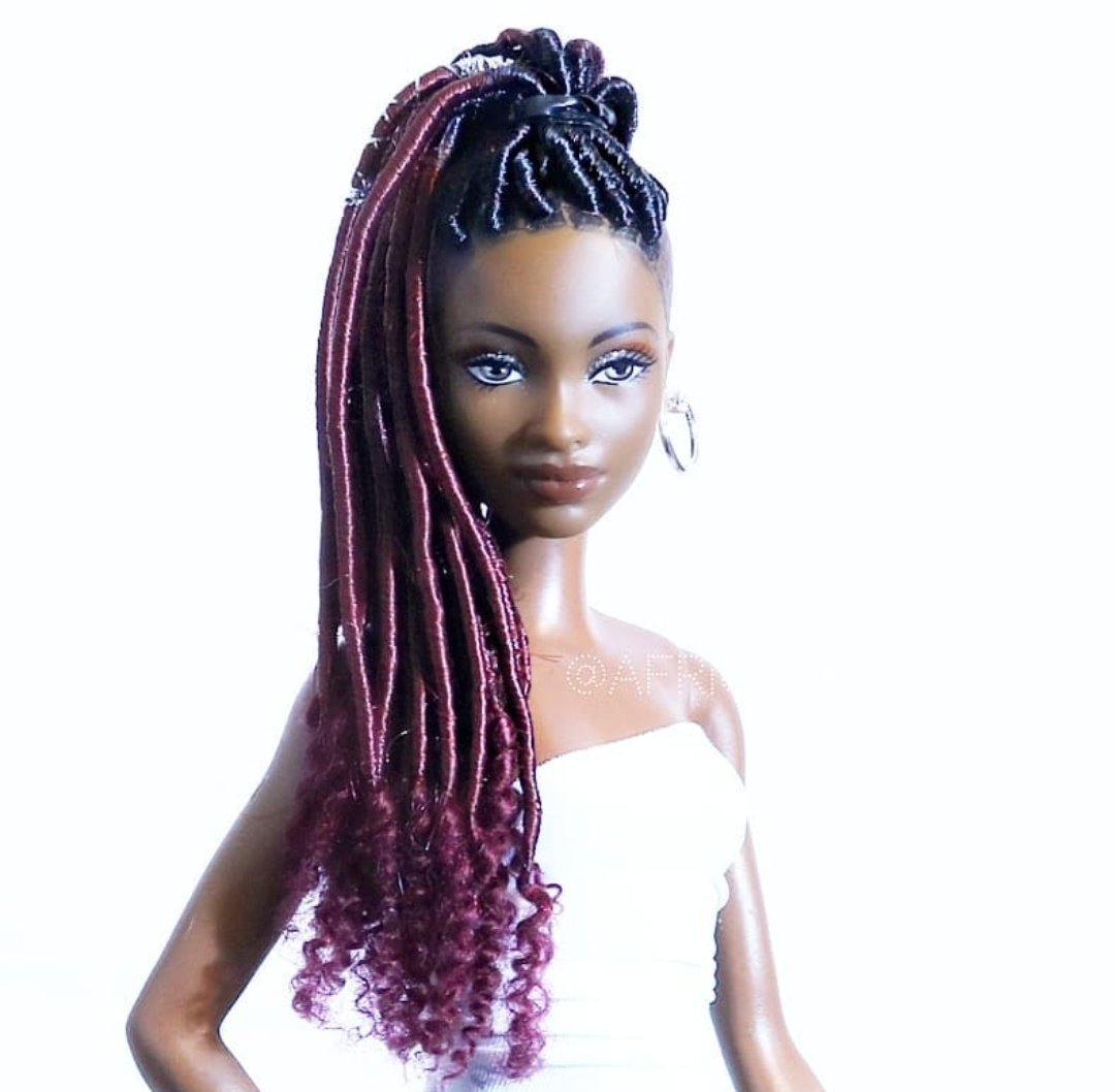 lapetitetouche_'s tweet photo. WOW, je suis tombée par hasard sur son compte IG et j'ai été émerveillée par les créations de @africarbie. Les poupées ne sont pas encore commercialisées, mais j'attendrai le temps qu'il faudra pour faire une razzia pour mes nièces.

https://t.co/8CSd6zwzFS

#BlackExcellence

👏🏾 https://t.co/EaMFQ7VJQZ