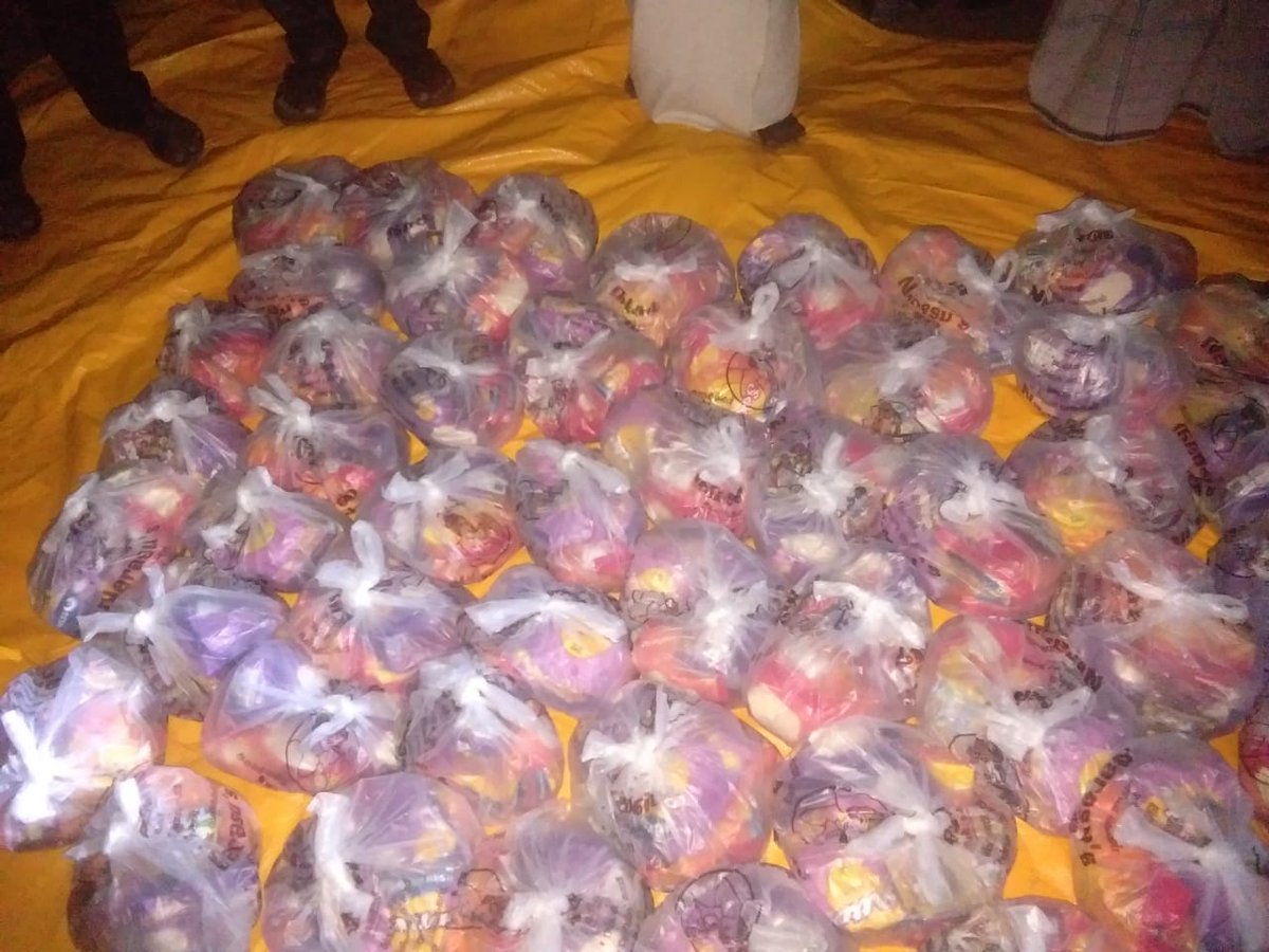 YiTweets's tweet photo. Yi Salem Cyclone Kaja Relief Aid,
Around food materials worth of 1.75 Lacs were distributed at nearby villages of Vedaranyam
#YiSalem #YiSalemChapter #YoungIndians #CIIYi https://t.co/J7yZy4woap