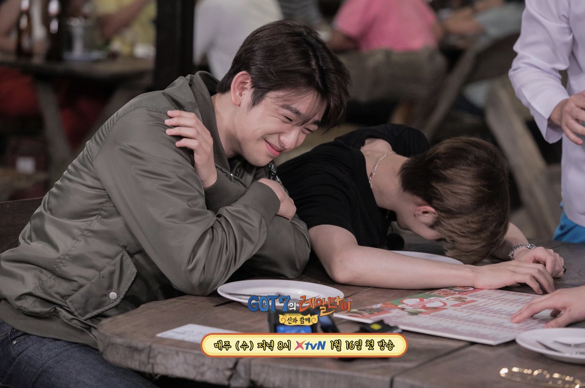 XtvNOfficial's tweet photo. #갓세븐의레알타이 촬영스틸 첫 공개!
소원성취 벌써 한거야?
고군분투한다더니 왜 때문에 함박웃음인거야?
1월 16일 (수) 저녁 8시, #XtvN 첫 방송! 🤗
영상 더 보기? https://t.co/leZdoOOhPp       
#GOT7의레알타이 #got7realthai #갓세븐 #GOT7 @GOT7Official #마크  #진영  #영재 #뱀뱀 https://t.co/okvcRkI6qt