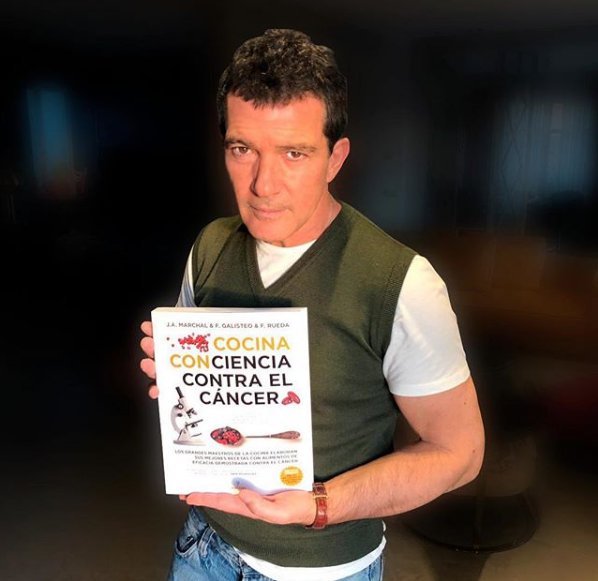 Luxury Ad Awards (@luxuryawards_) on Twitter photo <a href="/antoniobanderas/">Antonio Banderas</a> apoya Cocina Conciencia, uno de los proyectos que forman parte de la acción social de Fundación Gala y Fundación Mundo Ciudad y que fue presentado por Juan Antonio Marchal, Catedrático de la Universidad de Granada en <a href="/LuxuryAwards_/">Luxury Ad Awards</a> 2018. <a href="/antoniobanderas/">Antonio Banderas</a> apoya Cocina Conciencia, uno de los proyectos que forman parte de la acción social de Fundación Gala y Fundación Mundo Ciudad y que fue presentado por Juan Antonio Marchal, Catedrático de la Universidad de Granada en <a href="/LuxuryAwards_/">Luxury Ad Awards</a> 2018.