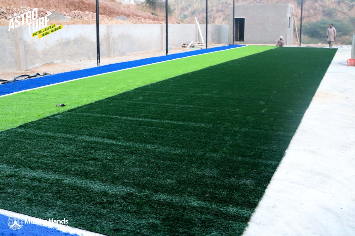 MuslimHandsMRP's tweet photo. “The Turf is here”. With that being said. Our team is installing the turf , Changing the plain old dirt and concrete into fresh &amp; green football field, #TotalFootball #PlaySweatRepeat #StreetChildUnited #Sports#youthempowement https://t.co/AGQYXBRlYy