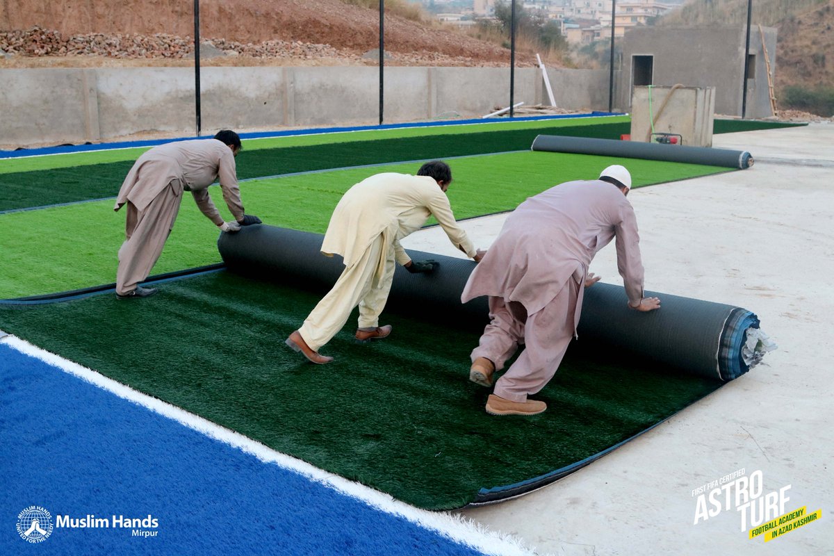 MuslimHandsMRP's tweet photo. “The Turf is here”. With that being said. Our team is installing the turf , Changing the plain old dirt and concrete into fresh &amp; green football field, #TotalFootball #PlaySweatRepeat #StreetChildUnited #Sports#youthempowement https://t.co/AGQYXBRlYy