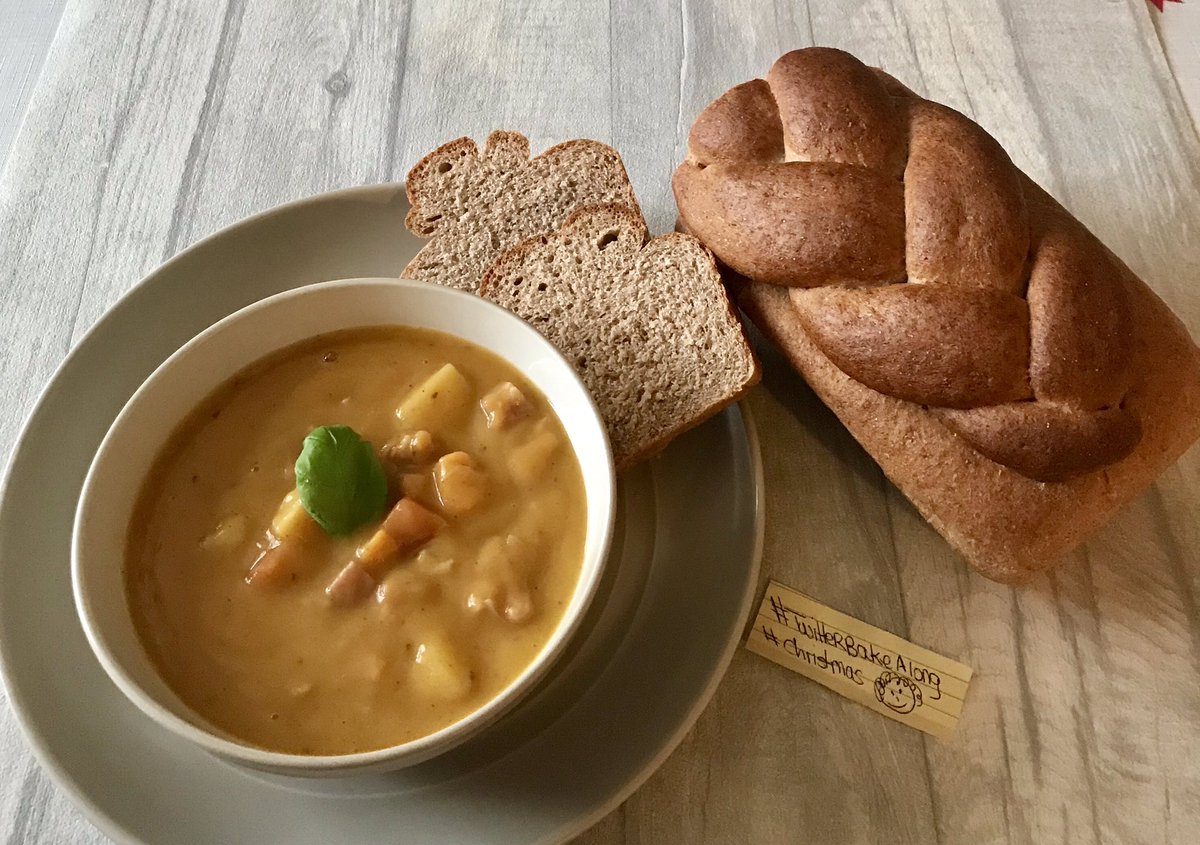 marybethxx6's tweet image. Homemade ham and veggie soup and homemade wholemeal bread . #christmassoup #christmasbread 😁@thebakingnanna1 @Rob_C_Allen @chefgingernut 😋😋😋#twitterbakealong