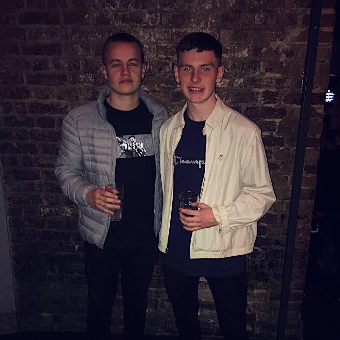 lee_bush97's tweet photo. Happy 21st birthday jt, to many more classic turnerings 🍻🎉 @georgeatkins97 https://t.co/urxbYrw9SB