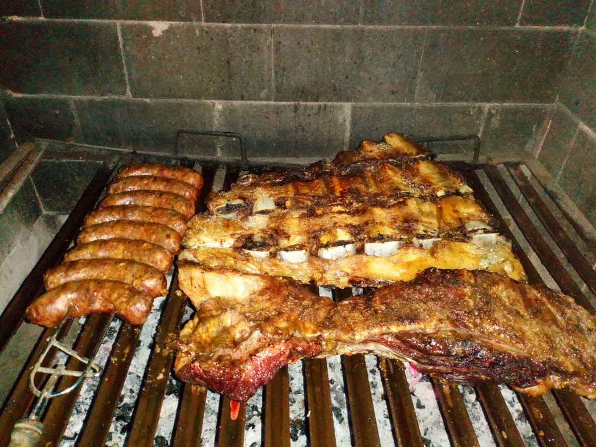 WalterPelau's tweet photo. Al grito de "a comeeeer". Hugo Walter Arias 242 https://t.co/UK3CvXkW7l