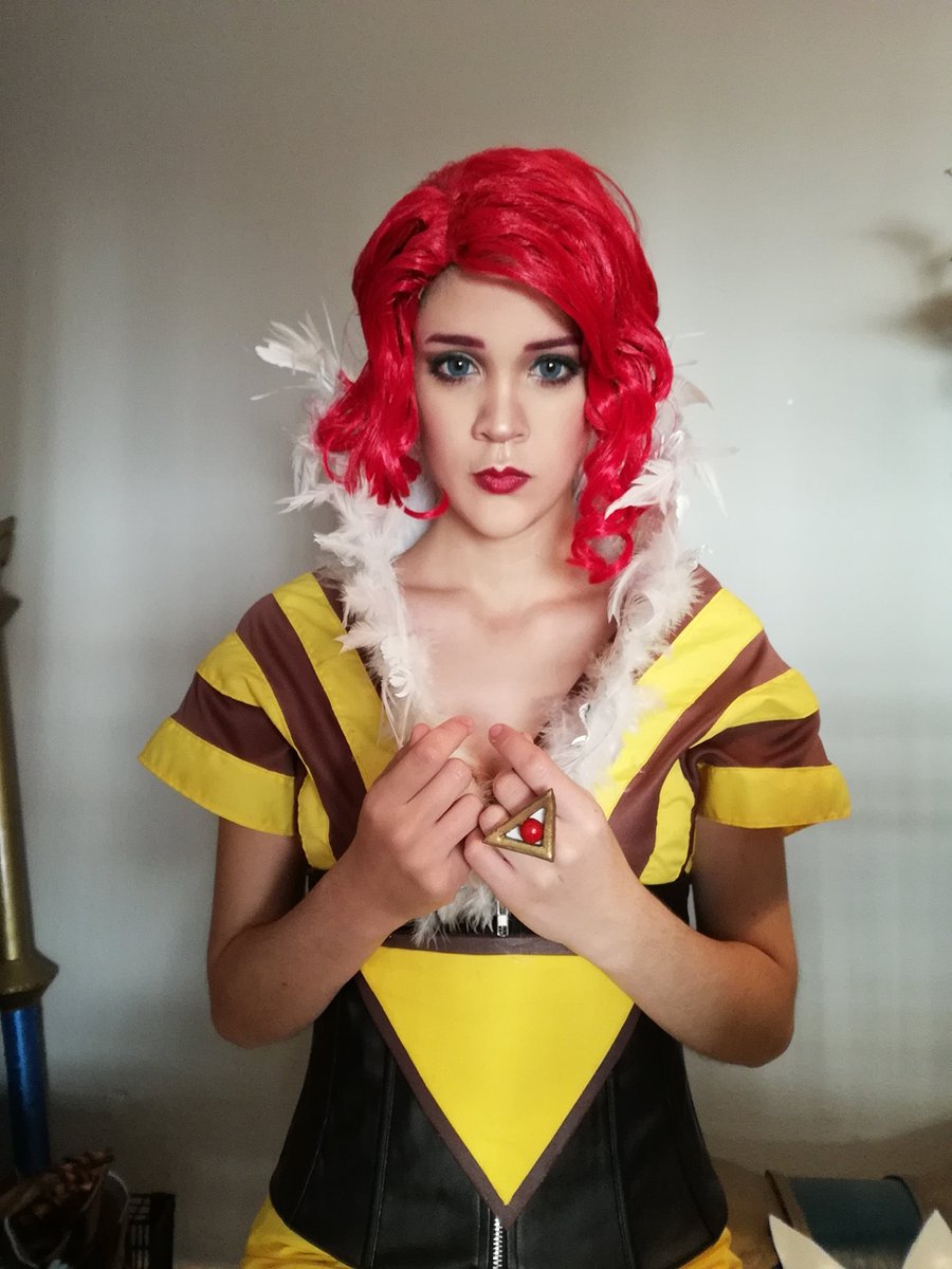 MeruwuAya's tweet photo. ''I will always find you
Like it's written in the stars''✨

Me as Red from #Transistor by @SupergiantGames !

One of my favorite games of all my life, thanks so much for such a great job.. Cause, this is incredible!

(Only left de Transistor sword!) https://t.co/9ljv7gxF0R