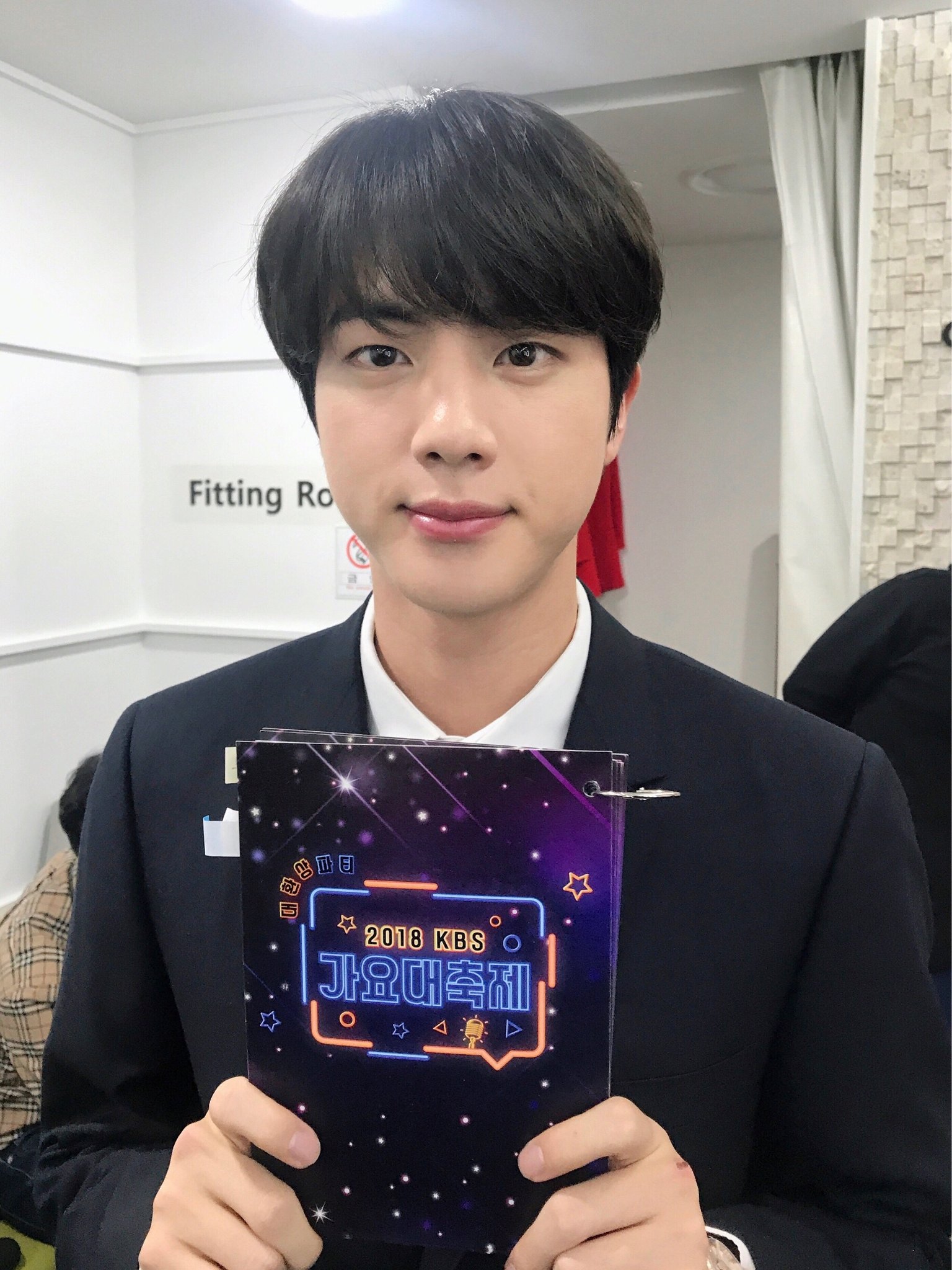 BTS_official on Twitter: "[#오늘의방탄] 2018 KBS 가요대축제 ~대환상파티~에서 만난 아모르소년단