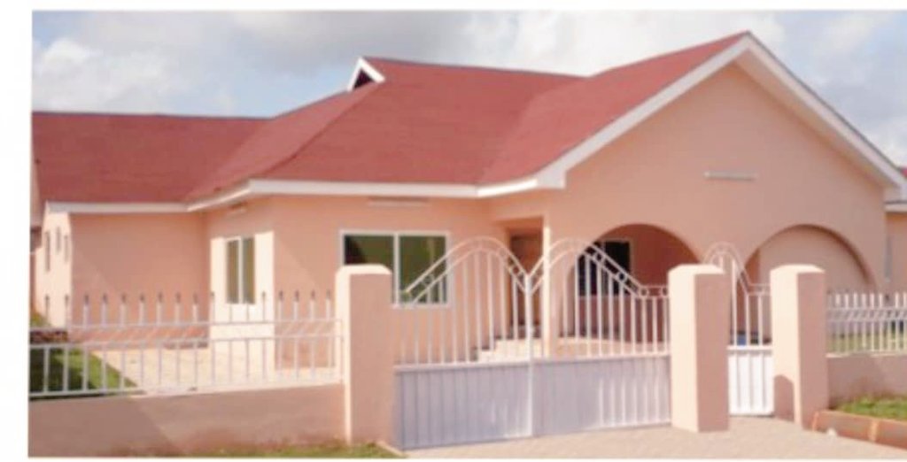 Edlorm1's tweet photo. 3 Bedroom executive house with 1 boys room attached https://t.co/CMd3SMyBe5