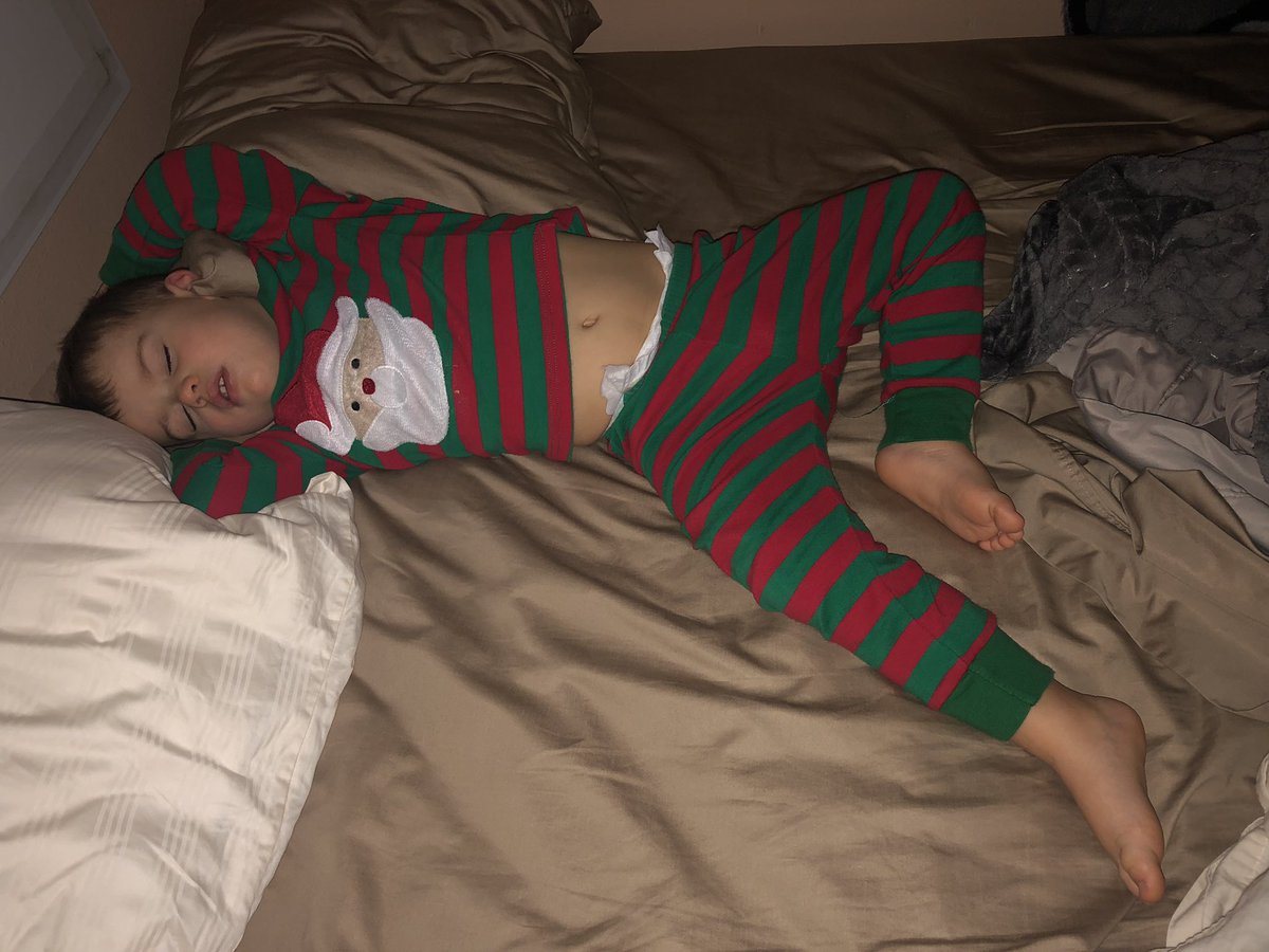 KatieUtehs's tweet photo. Christmastime 🎅🏽 is exhausting! Bye-bye Washington, here we come San Diego. PDX ✈️ SAN #OtisOut #travel https://t.co/pzUYpgyvjc