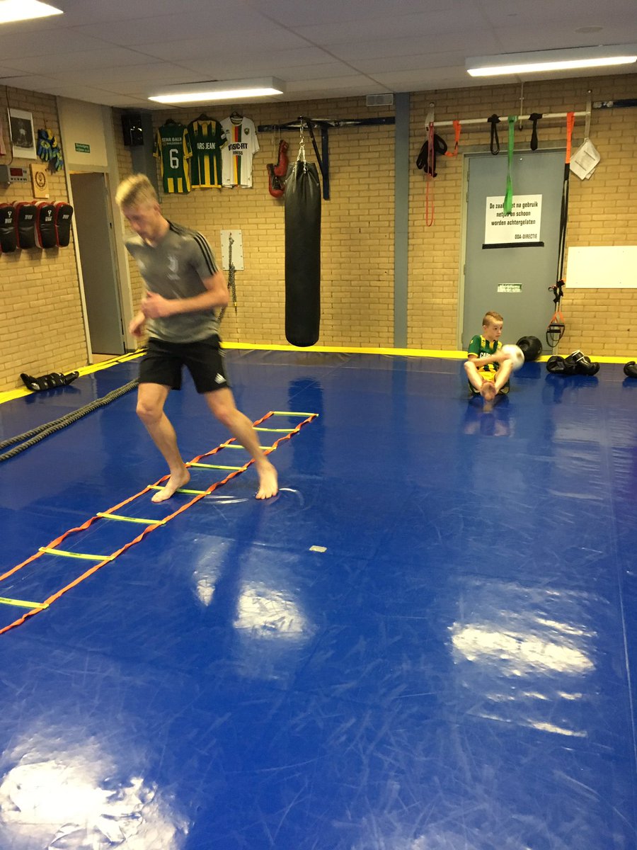 EdGroven's tweet photo. #Mooi #HardWorkPaysOff #ZoVaderZoZoon β½οΈπ₯ #StayFit @ImmersLex @ADODenHaag #Groventraining #OdaGym https://t.co/WWRrAFOAVc