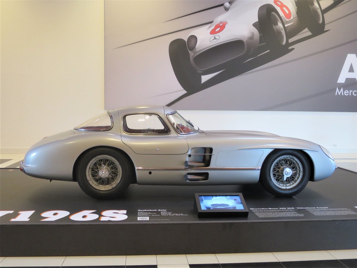 Het wordt de tijd van de jaaroverzichten. Deel 3: in het Louwman Museum stond deze zomer - volgens ingewijden - de duurste auto ter wereld: de Uhlenhaut coupé. Geschatte waarde: 100 miljoen. paul-wouters.nl/silberpfeile20…