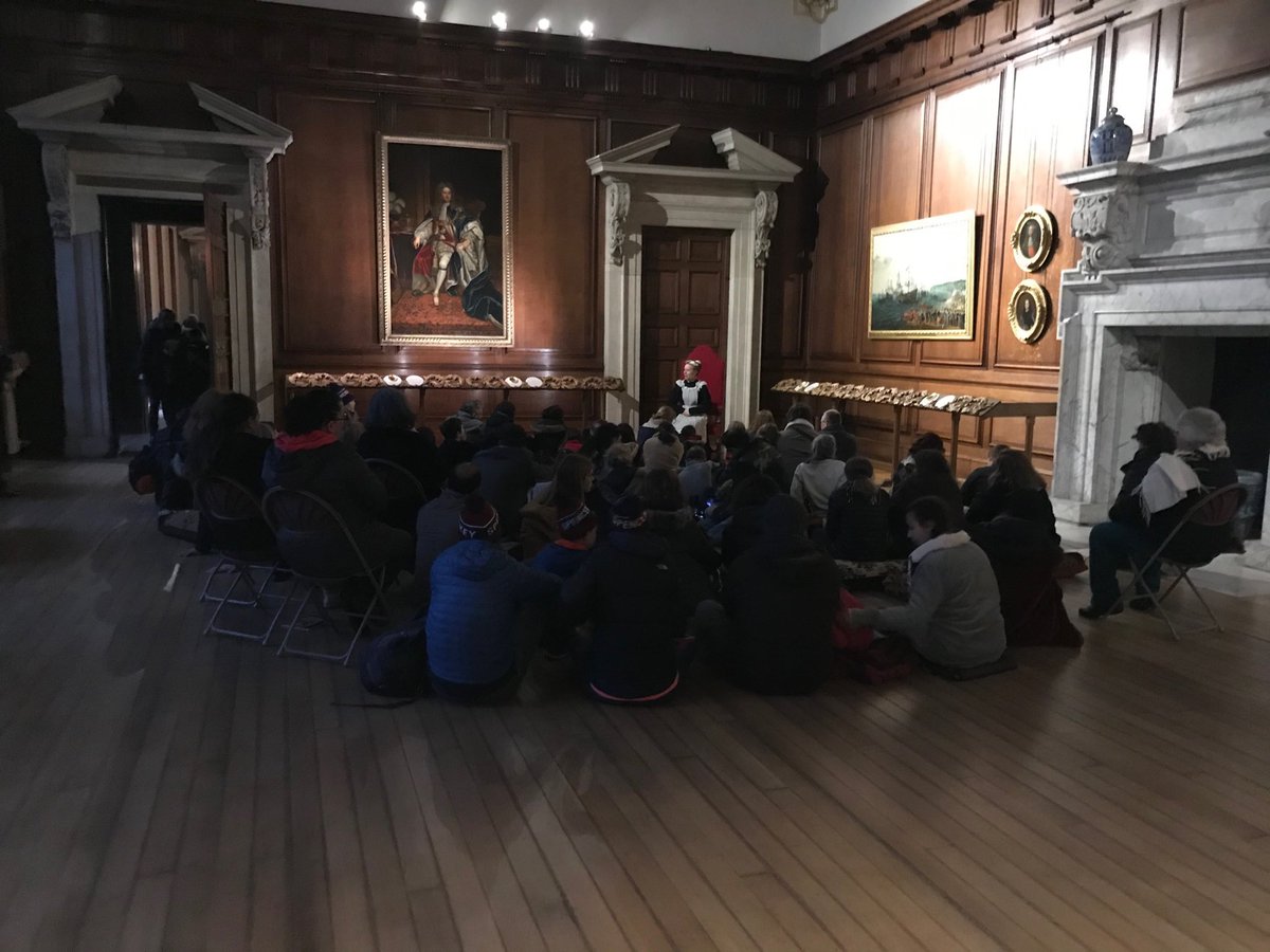 Ellen the maid tells a chilling story in the Queen’a presence chamber, Hampton Court Palace. #pastpleasures1
