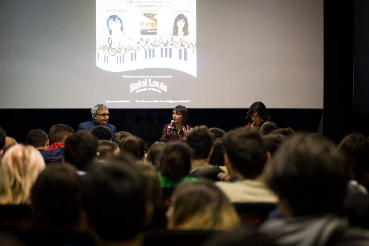 #RomaWebFest #VIedizione #rwf2018

⭐Workshop:Come scrivere una colonna sonora⭐️

#FrancescoTaskayali #FrancescoSarsano #StefanoMainetti
#Parte1:con docenti e studenti della <a href="/SaintLouis6/">Saint Louis</a>.
#webserie #webnativi #festival #cinema #cortometraggi #shortfilm #filmmaker #creatività